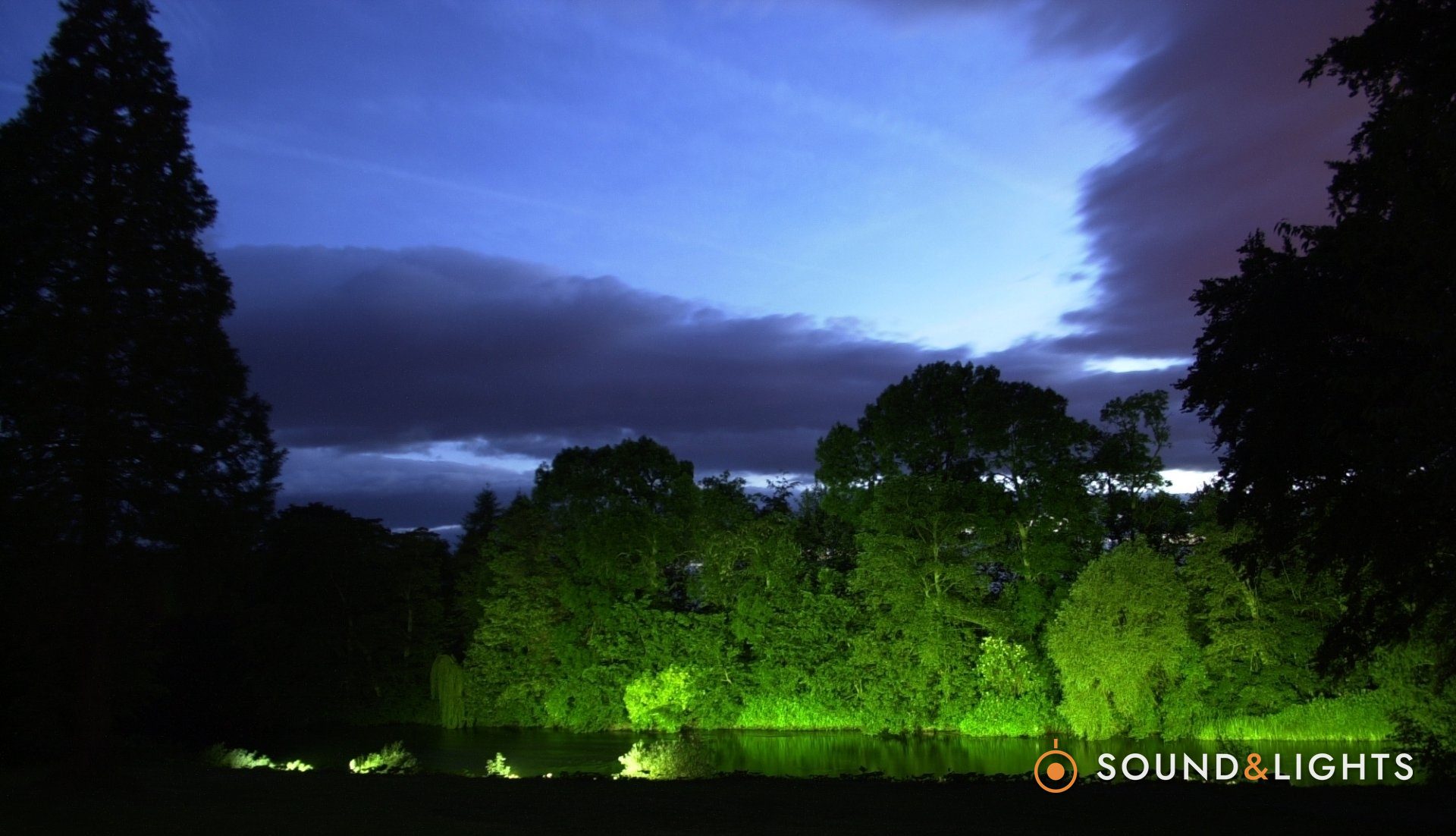 Wedding party lights — Cala Mastella