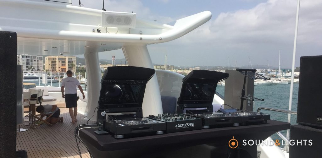 Private boat party (Blondish DJ)