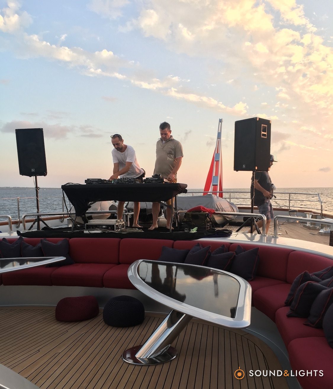 Private Boat Party - Ibiza - PA & DJ-booth gear rent