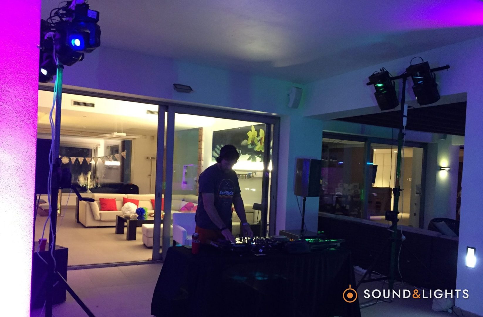 Villa birtday party - Ibiza - PA, DJ-booth & lights rent