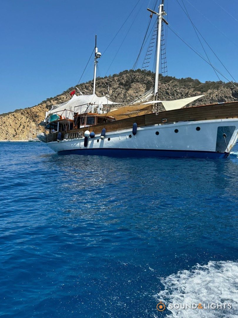 Boat party - Ibiza - DJ-Booth, monitors & PA hire