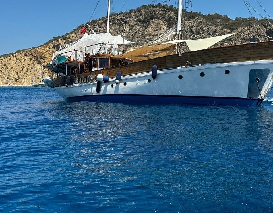 Boat party - Ibiza - DJ-Booth, monitors & PA hire