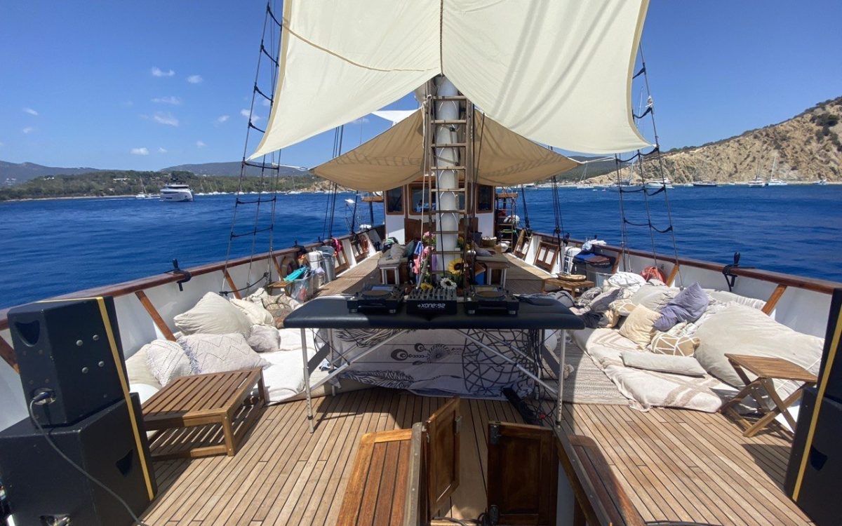 Boat party - Ibiza - DJ-Booth & PA rernt
