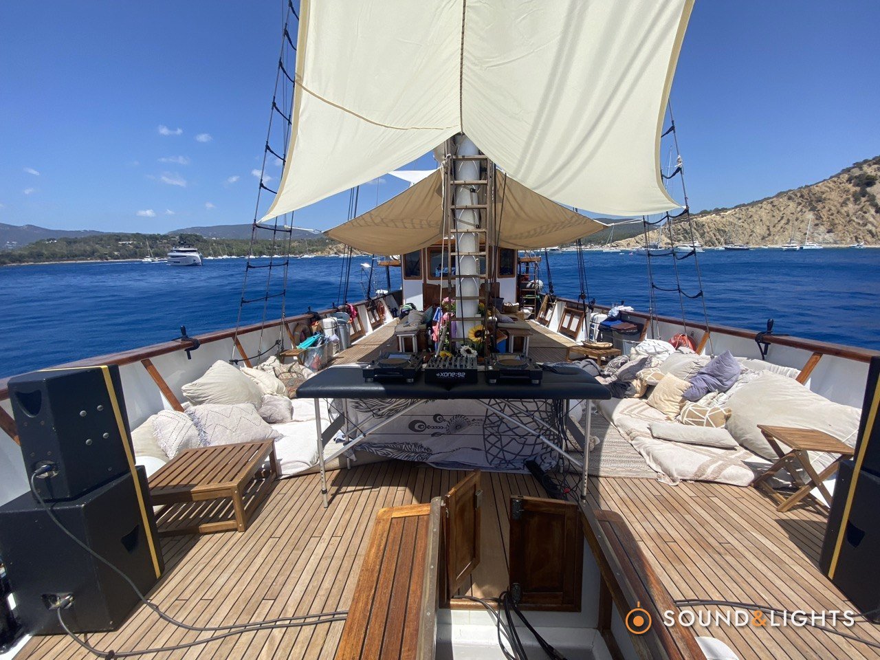 Boat party - Ibiza - DJ-Booth & PA rernt